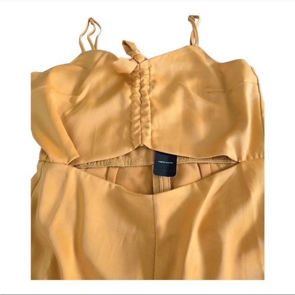 $149 Bebe  JUMPSUIT Women Medium Cut Out Yellow Wide LegSleeveless New - Picture 13 of 16
